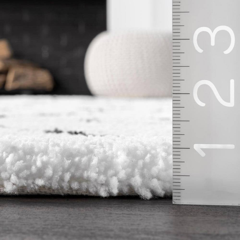 Beaulah Modern Geometric Shag White 6 Ft. X 9 Ft. Area Rug